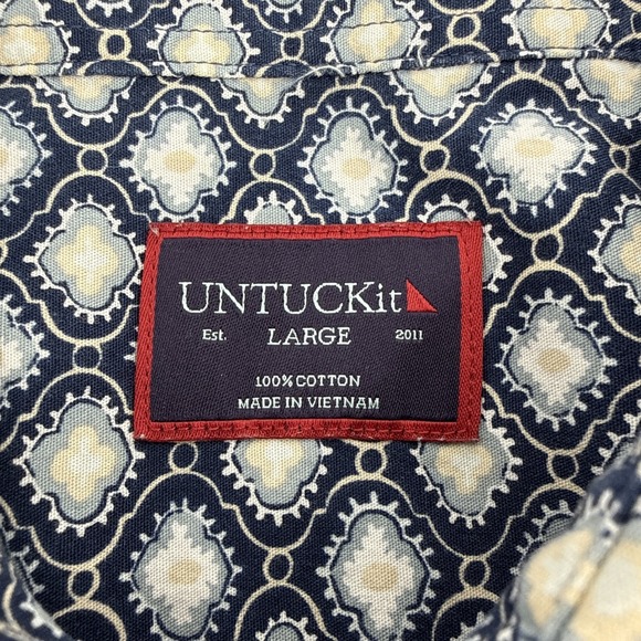 UNTUCKit Larz Short Sleeve Shirt L Navy Blue Medallion Print Casual Cotton - Picture 10 of 12
